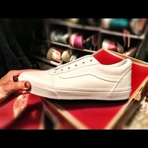 NWOT All White VANS 8.5-9